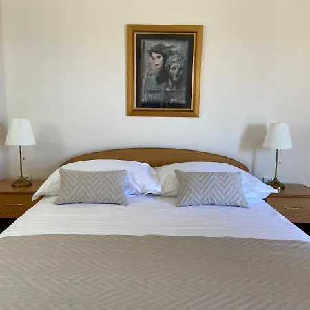 Noni Biograd Na Moru